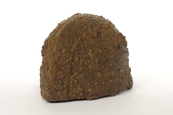 鉄製横矧板鋲留衝角付冑